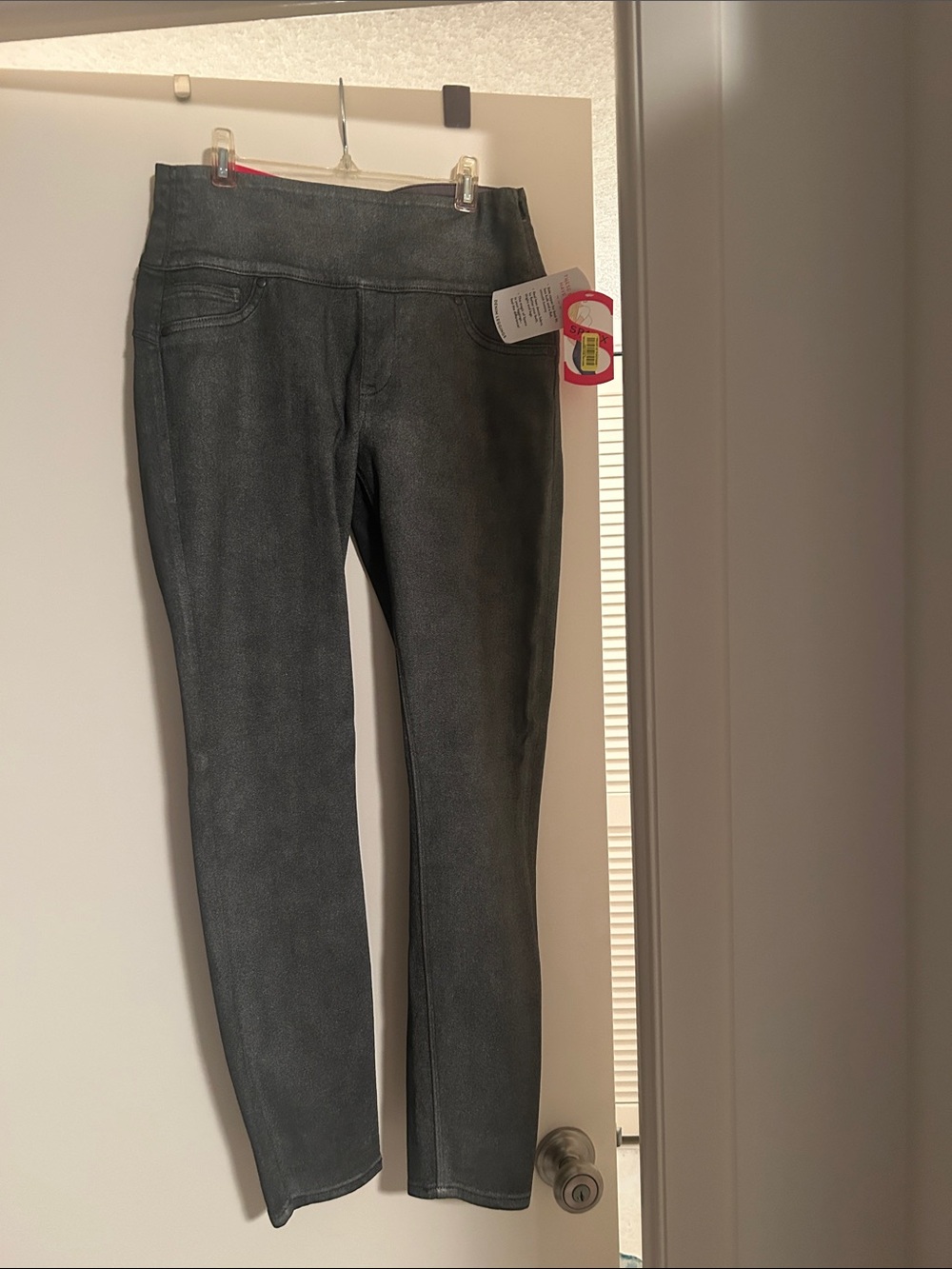 SPANX NWT medium Women’s Charcoal Skinny Pull-On Jeans with metallic coating